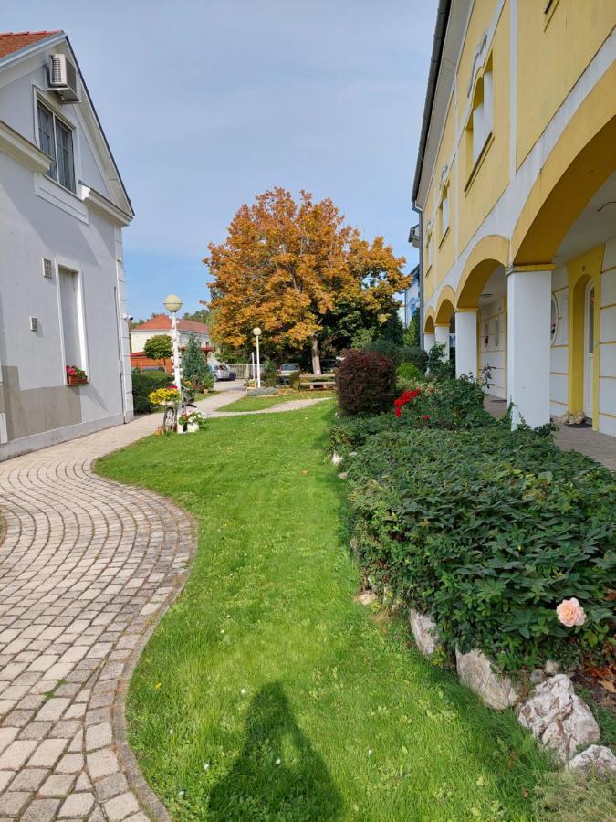 City Corner Thermal Mosonmagyaróvár Εξωτερικό φωτογραφία